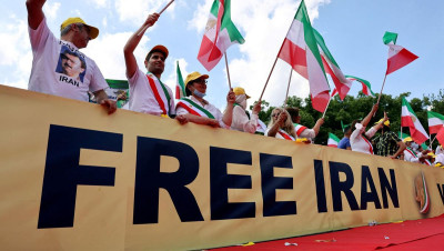 نواب فرنسيون يدعون لدعم الشعب الإيراني ضد النظام بعد إلغاء فعالية للمعارضة الإيرانية في باريس