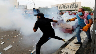 العراقيون يعتصمون في الساحات وطلاب الجامعات ينضمون للحراك