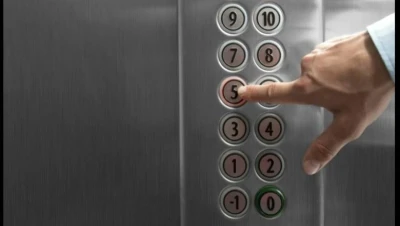 تفسير حلم ركوب المصعد للعزباء والمتزوجة والحامل