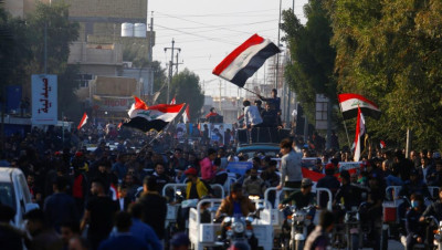 العراق.. المظاهرات تتسع وعقوبات أمريكية تستهدف مسؤولين