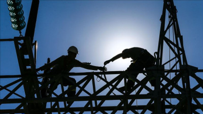 طهران تكشف عن إبرام عقدين لتوريد الكهرباء إلى العراق