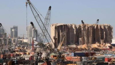 بعد ثلاثة أشهر من الانفجار.. لبنان يقرر إزالة المواد الخطرة من مرفأ بيروت!