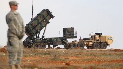 العراق.. فصائل إيران تهدد "الزرفي" والقوات الأمريكية