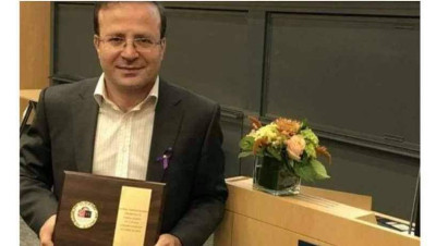 بسبب أبحاثه.. إيران تحكم بسجن وتغريم باحث إيراني بريطاني