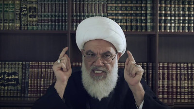 زعيم شيعي بارز يفتح النار على خامنئي