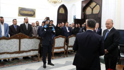 العراق.. كتل سياسية مقربة من إيران ترفض تكليف الزرفي