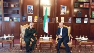 لاريجاني يهدد باستهداف القواعد الأمريكية وسليماني يزور ظريف
