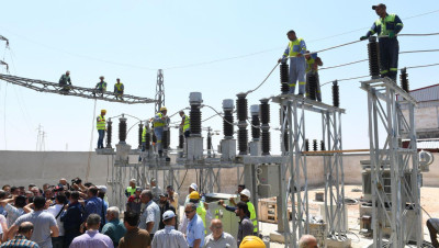 إيران تبني محطة طاقة كهربائية غرب سوريا