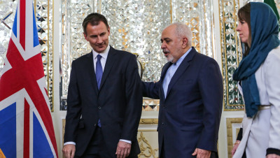 ما الذي دار بين وزيري خارجية بريطانيا وإيران؟