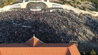 لبنان.. البطريرك "الراعي" يصعّد ضد "حـزب الله" وهتافات في بكركي "إيران برا برا"