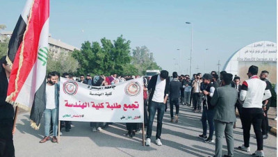 العراق.. النشطاء بمرمى نيران الميليشيات وطلاب الجامعات بالساحات دعما للمتظاهرين