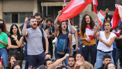 خارطة الاحتجاجات تتوسع.. ومظاهرات لإزاحة الشخصية الأكثر استفزازا للبنانيين