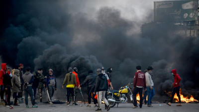 العراق.. بدء حملة قطع الطرقات ورقعة المظاهرات باتساع