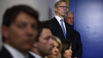 إيران.. خـامنـئي يهدد وواشنطن ترد:"سنزيد عزلتكم"