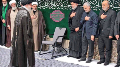 "مقتدى الصدر" بأحضان خامنئي وسليماني في إيران