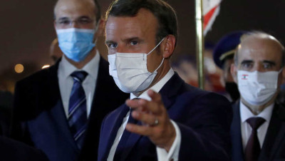 ماكرون يتوعد ساسة لبنان ويكشف موعد تشكيل الحكومة الجديدة