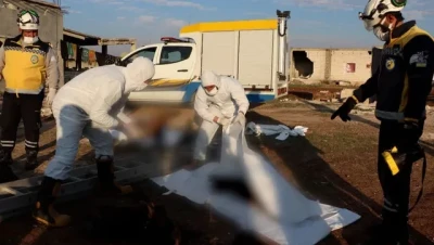 انتشال رفات 7 أشخاص في قرية الباني: "الخوذ البيضاء" تكشف جرائم الماضي وتطالب بحماية كرامة الضحايا