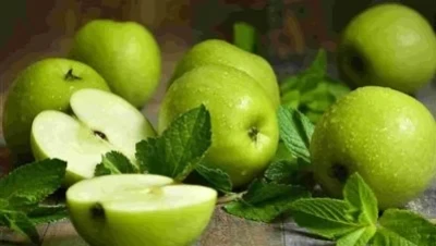 تفسير حلم أكل التفاح: خير وسعادة أم تحذير من العلاقات؟