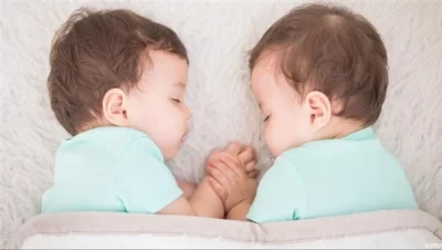 اختي جابت توأم في المنام لابن سيرين | تفسير إنجاب التوأم للعزباء والمتزوجة