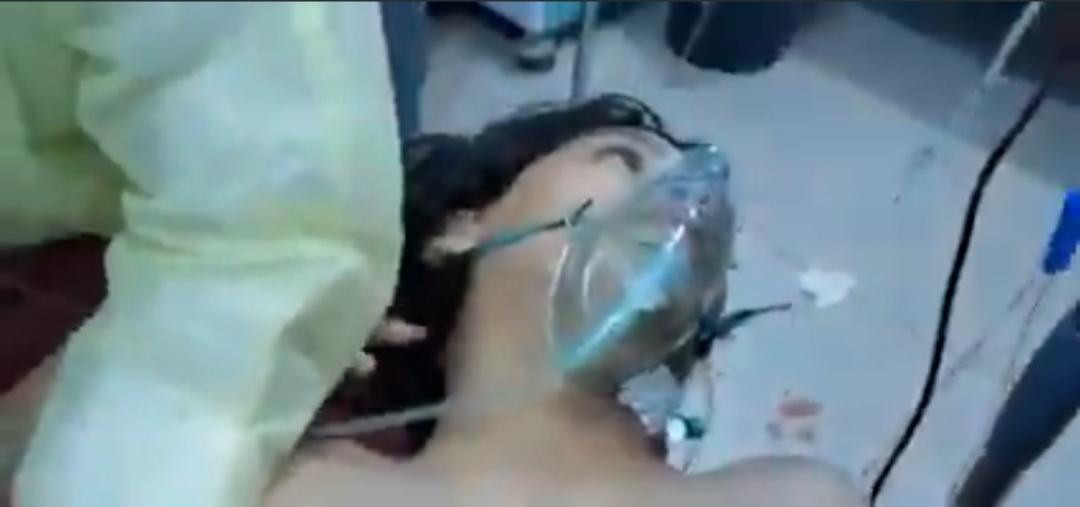 "انقطع النفس" كلمات طفل يمني وهو يلفظ أنفاسه الأخيرة بعد إصابته بصاروخ حوثي (فيديو)