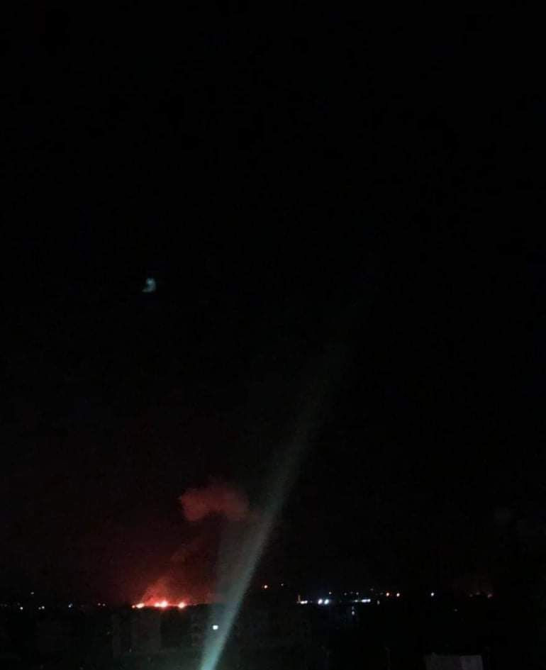 قصف إسرائيلي يستهدف محيط دمشق وصاروخ دفاع جوي يسقط جنوب لبنان