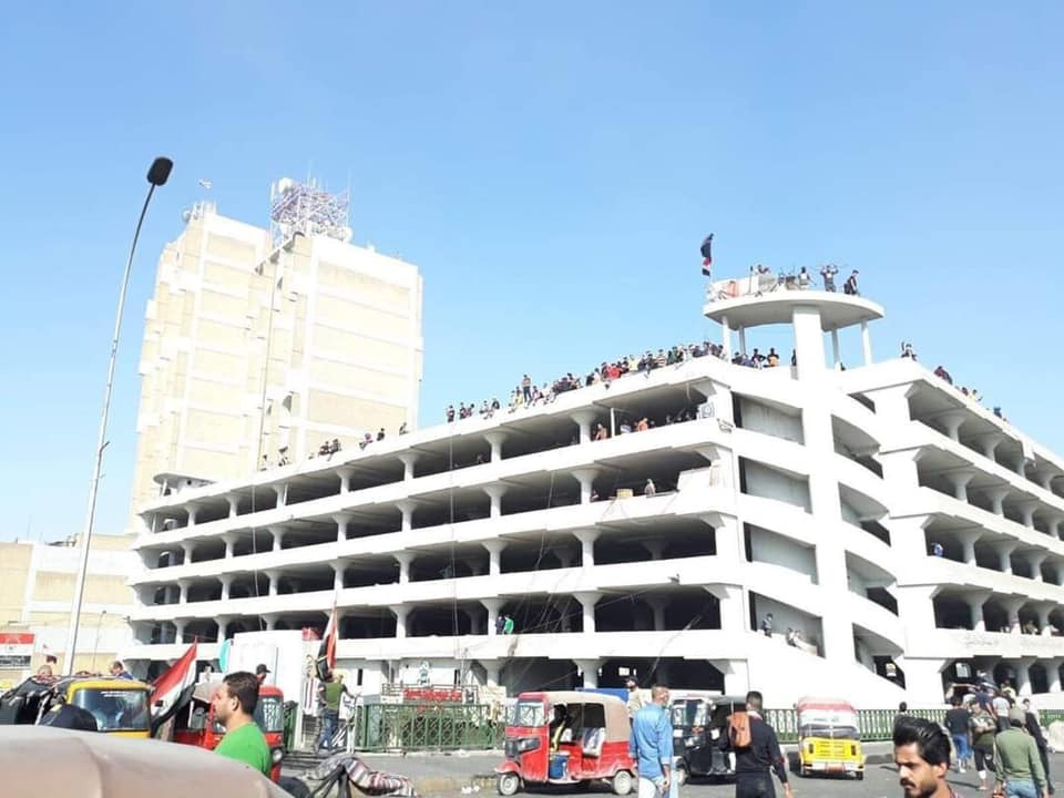 متظاهرو بغداد على تخوم المنطقة الخضراء وطلاب البصرة يوجهون رسالة للعالم