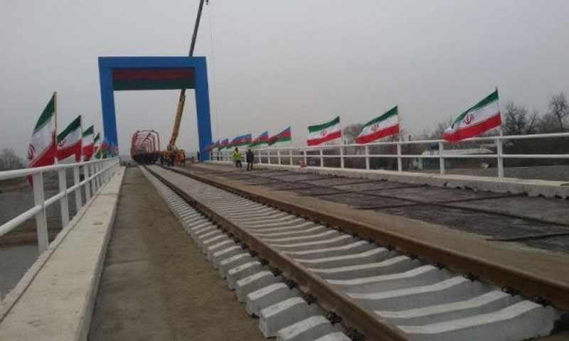 روحاني يؤكد مضي طهران بمشروع سكة حديد يصلها بالمتوسط