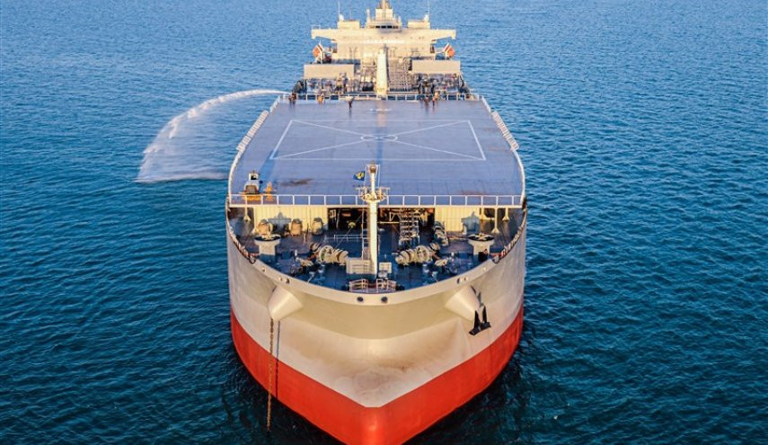 محملتان بـ"قوارب الهجوم السريع".. سفينتان حربيتان إيرانيتان تتجهان إلى سوريا