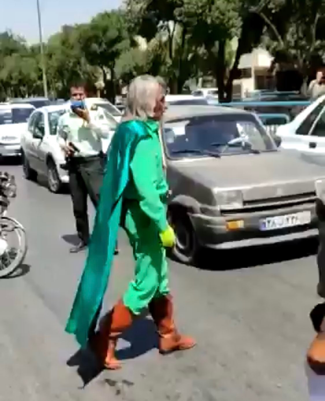 حاملا سيفه ويمتطي حصانا.. القبض على "المهدي المنتظر" في أصفهان