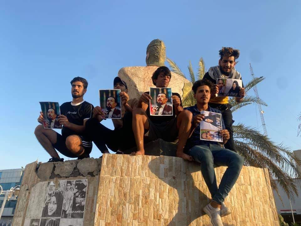 العراق.. القوات الأمنية تعتدي على والدة وأشقاء الناشط إيهاب الوزني (فيديو)