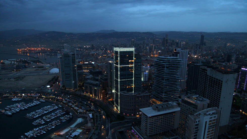 فوضى عارمة وإطلاق قذائف بمعقل "حــزب الله" في بيروت (فيديو)