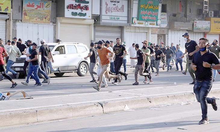 اشتباكات دامية بين قوى الأمن وأنصار ميليشيات إيران في بغداد