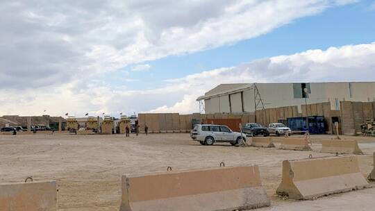 قصف صاروخي يستهدف قاعدة عين الأسد وطائرات أمريكية تستنفر