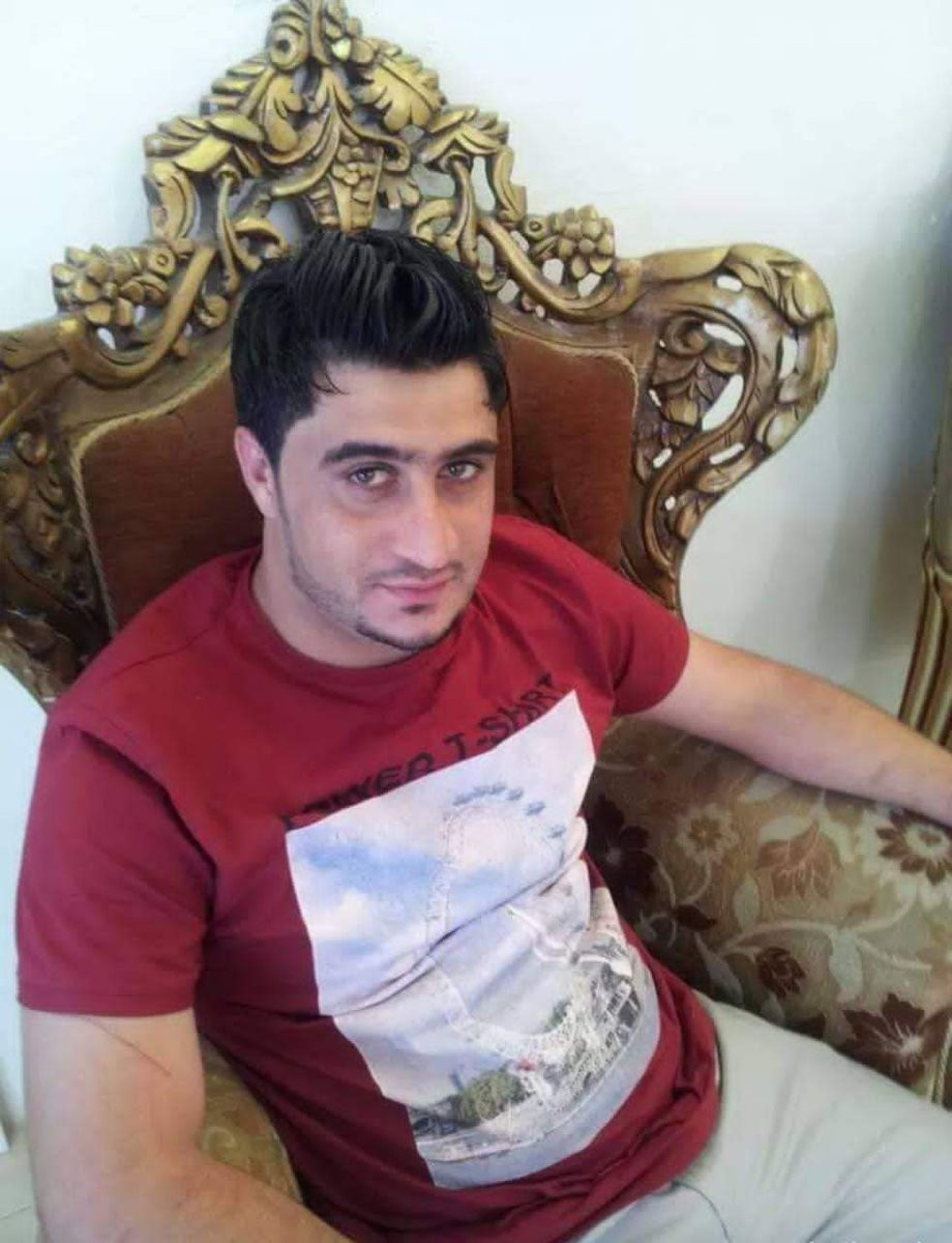 على طريقة الدواعش.. مسلح حوثي يجز رأس مسن يمني