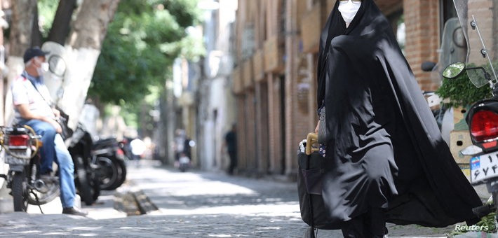 السلطات الإيرانية تعتقل اثنين من العاملين في صناعة السينما