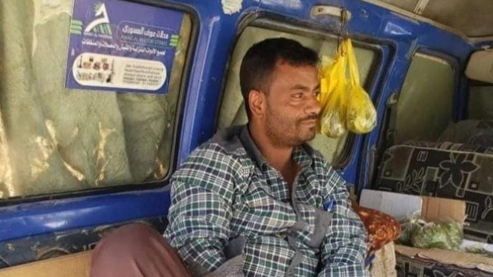 أهم مخرج صحفي يمني يتحول لبائع قات في صنعاء