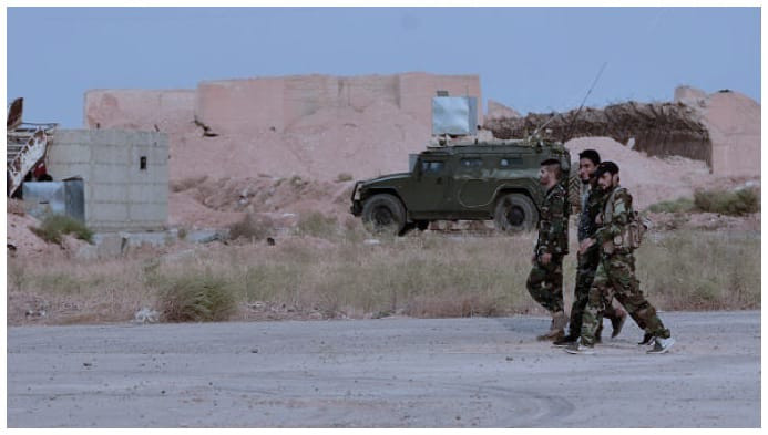 ميليشيات إيران تنتهي من تفخيخ محيط نقاطها العسكرية في الرقة