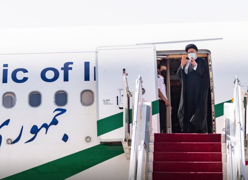 الرئيس الإيراني يصل إلى أوزبكستان للمشاركة في مؤتمر شنغهاي