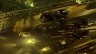 دون رحمة.. الأمن الإيراني يعتدي بالضرب المبرح على متظاهر أعزل (فيديو)