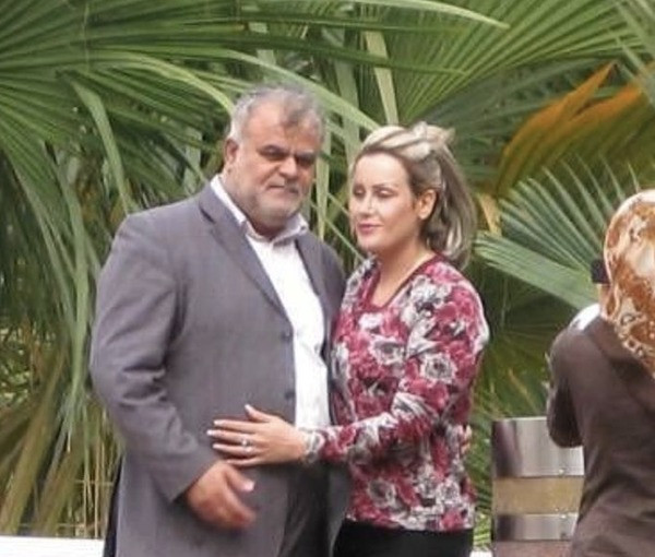 الرئيس الإيراني يقبل استقالة "وزير الطرق" بعد ظهور زوجته دون حجاب