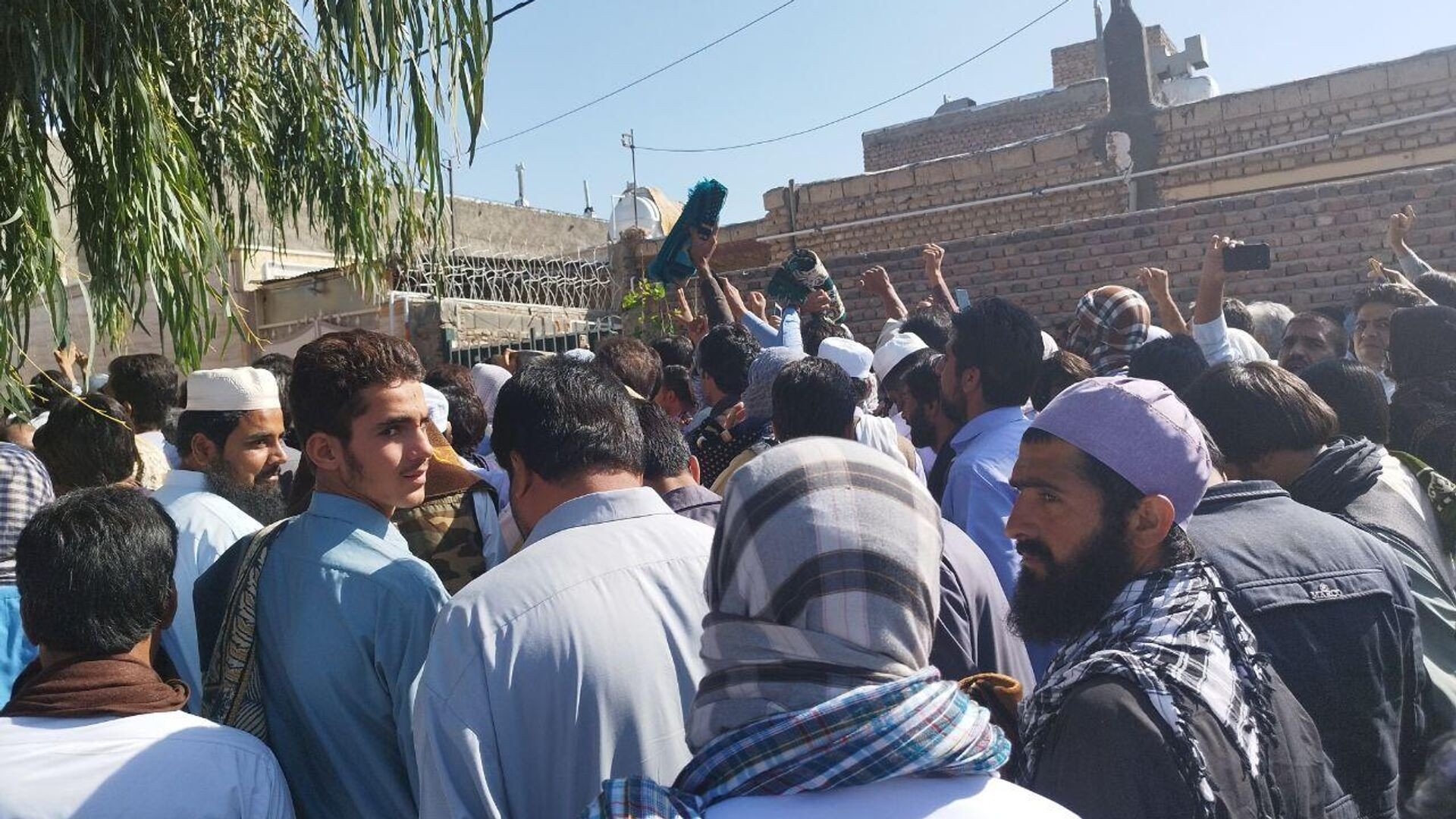 تحليق مكثف للطائرات المروحية فوق زهدان لترهيب الأهالي