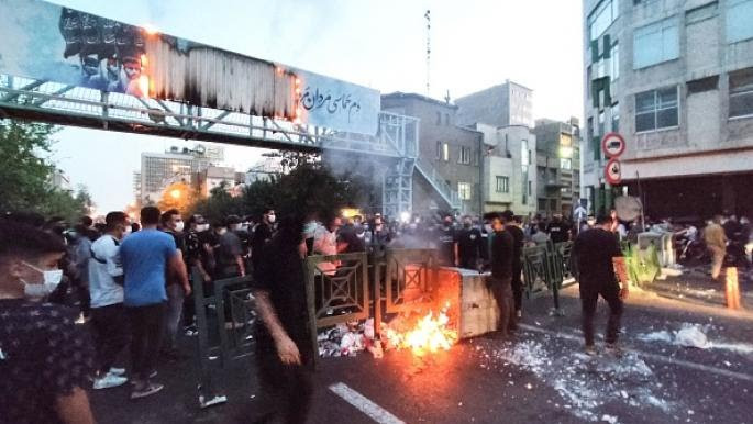 تجدد المظاهرات جنوب شرق إيران والأمن يحاصر مسجدا في زهدان