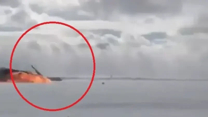 مشهد مخيف لتحطم طائرة أميركية في كندا: انقلبت واحترقت أثناء الهبوط