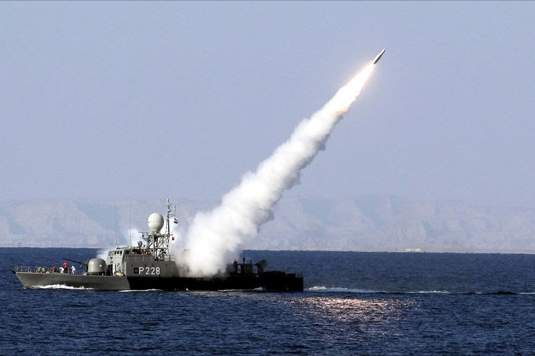 مسؤول أمريكي: إيران اختبرت مسيرة "انتحارية" ضد سفينة في الخليج