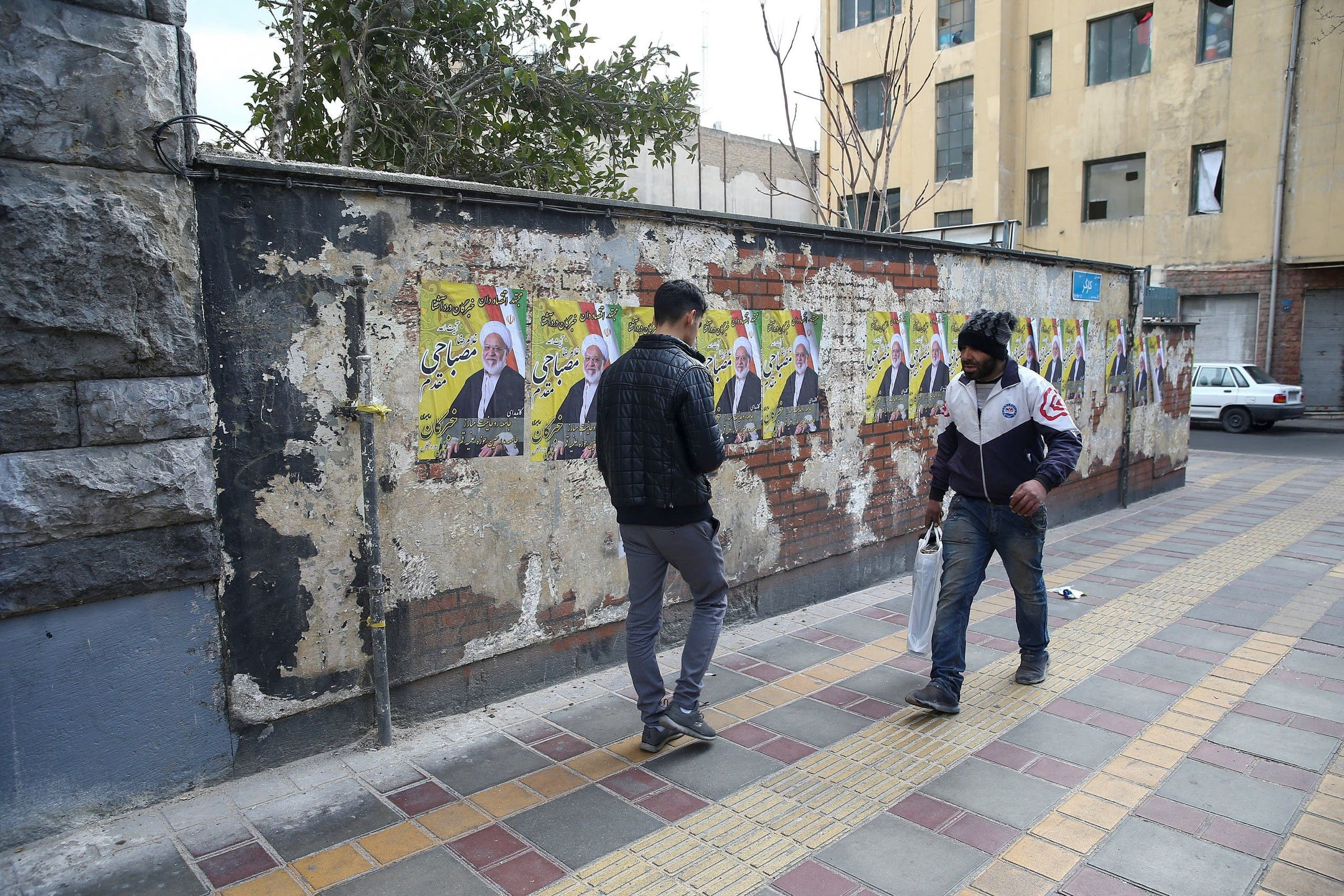 إيـران تهدد شركتين كوريتين بعد انسحابهما من السوق