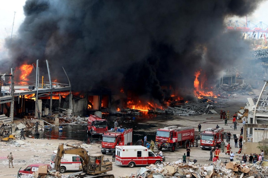 مسؤول لبناني يكشف سبب الحريق في مرفأ بيروت