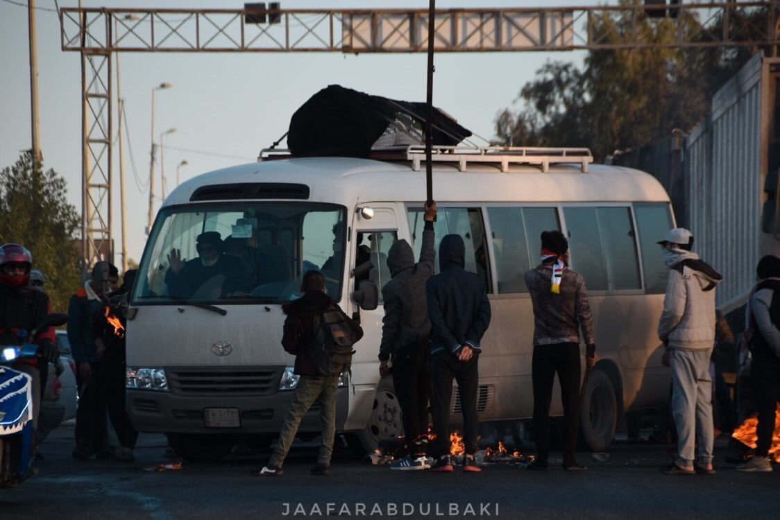 العراق.. فيديو يوثق استهداف قناصة للمتظاهرين