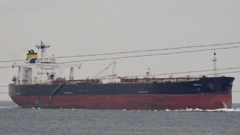 باكستان توقف ناقلة نفط إيرانية بطلب أمريكي