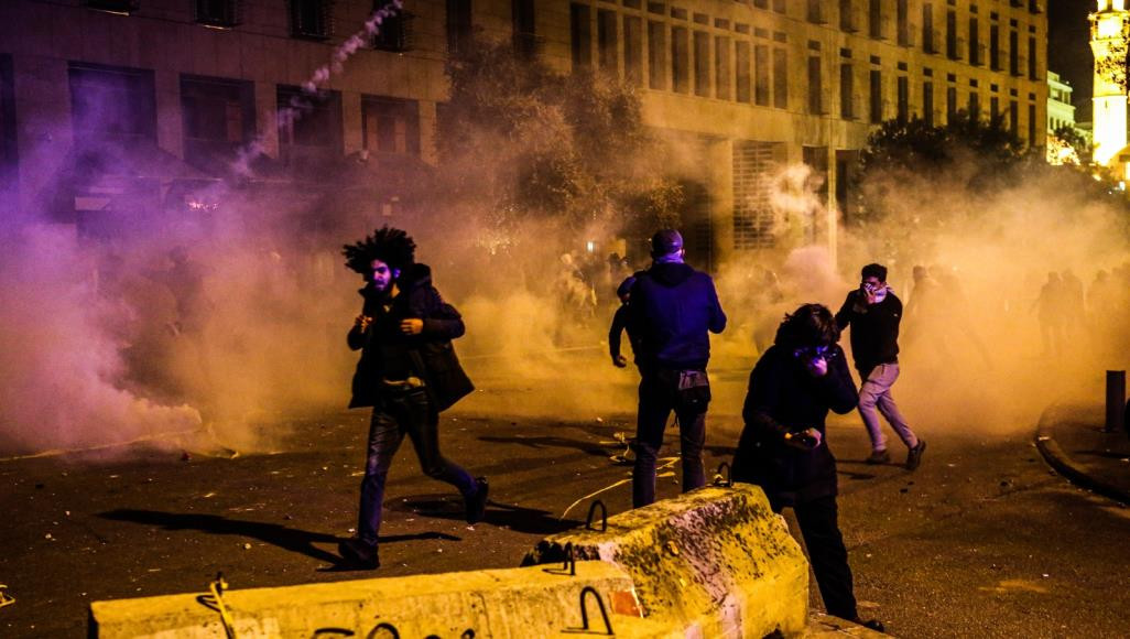 لبنان.. مواجهات جديدة بين الأمن والمتظاهرين في بيروت