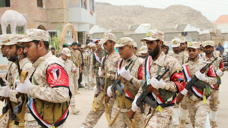 اليمن.. "الحزام الأمني" تسيطر على القاعدة الإدارية للحكومة في عدن